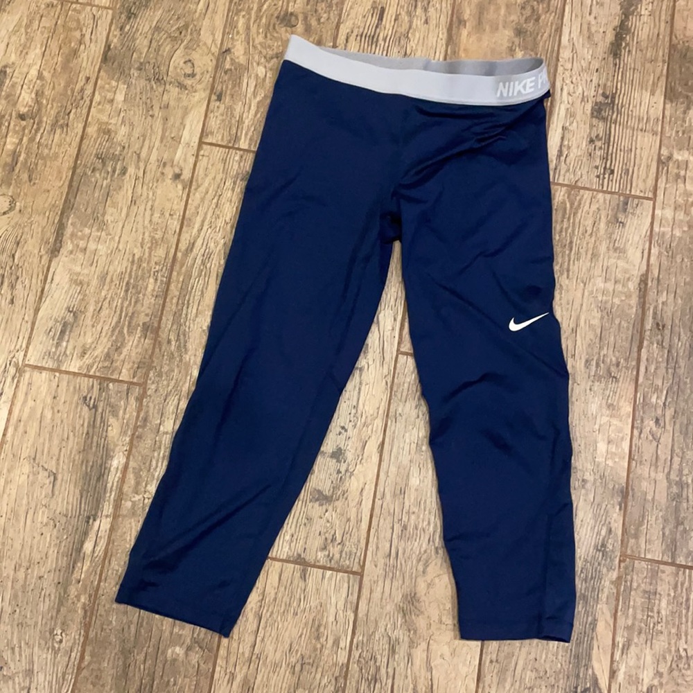 EUC Navy XL Nike Pro Capri/22” Leggings